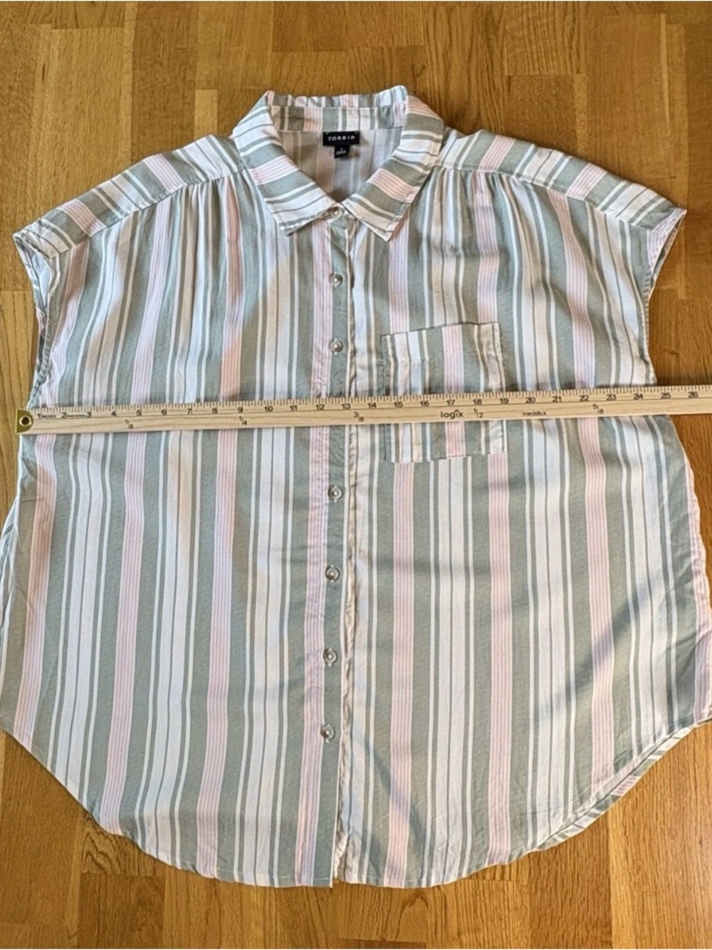 Torrid Size 1X Striped Button Front Blouse Green Pink Lightweight Top Breathable - Picture 9 of 13